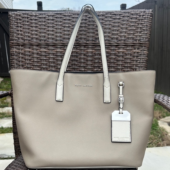 Marc Jacobs Handbags - Marc Jacobs Cream and Black Tote